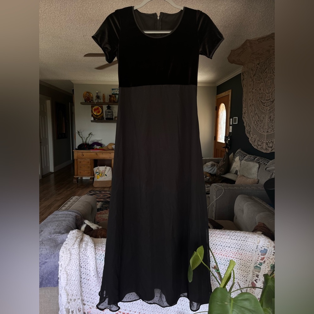 Elegant Black Evening Dress